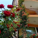 Apartament Laura 2 *