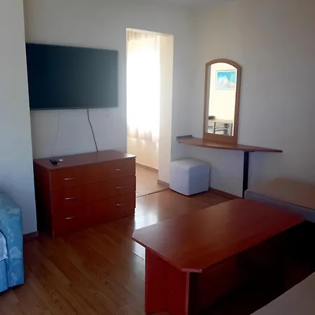 Apartamento Laura 2 *