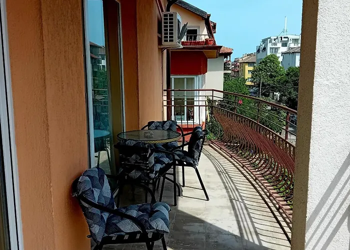 Апартамент Laura 2 Приморско